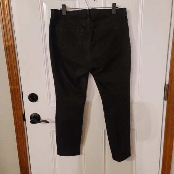 Black Mid-Rise Skinny Jeans - Curvy, short length - Picture 3 of 4